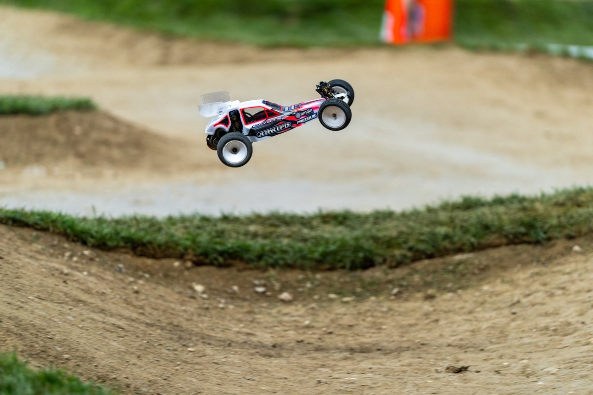 AMain_com's tweet image. The Team Associated Vintage RC Championships this weekend had it all. Classic kits, modern tech, and pure RC chaos. The nostalgia was real and the competition was fierce 🏆🏁 

 #amainhobbies #protekrc #teamassociated #vintagechampionships #lasvegas #rc