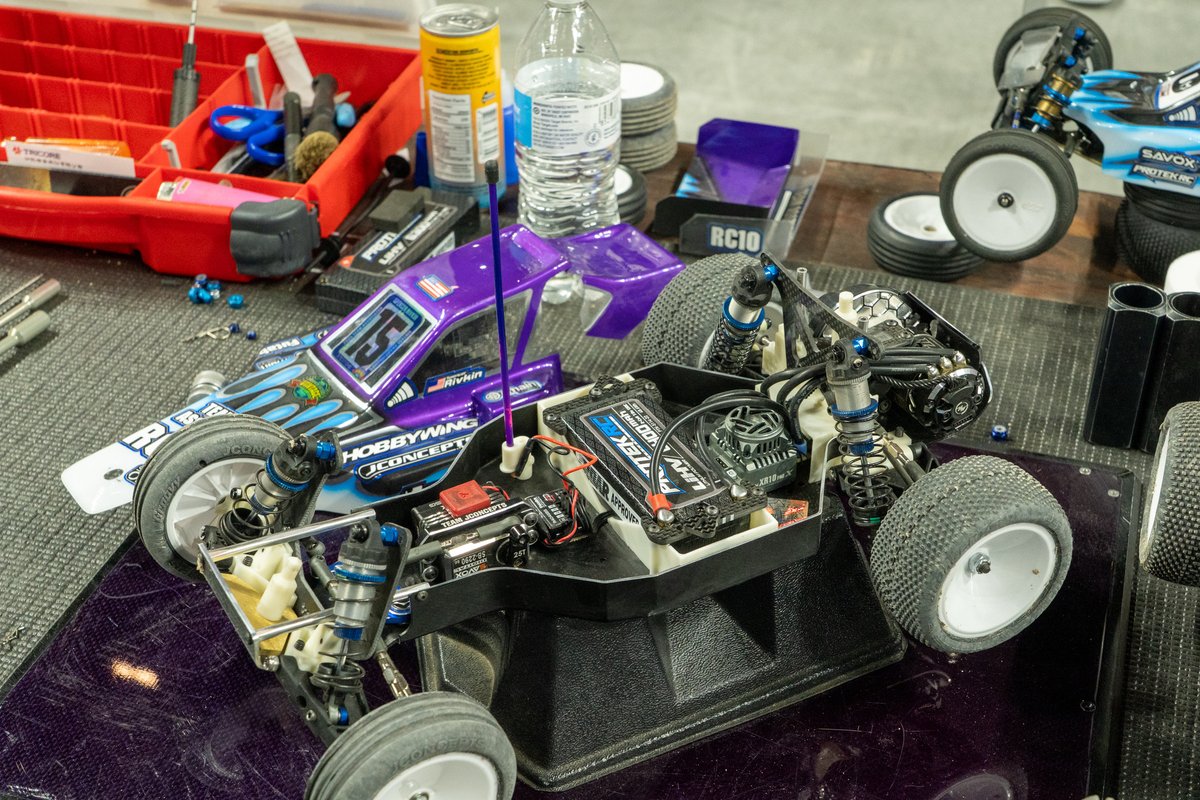 AMain_com's tweet image. The Team Associated Vintage RC Championships this weekend had it all. Classic kits, modern tech, and pure RC chaos. The nostalgia was real and the competition was fierce 🏆🏁 

 #amainhobbies #protekrc #teamassociated #vintagechampionships #lasvegas #rc