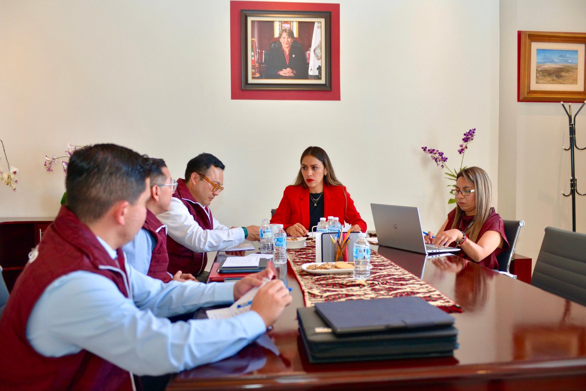 MonicaChDuran's tweet image. #OficialíaMayorEdoMéx | Un gusto recibir a @DanielSibaja, Secretario de @SEMOV_Edomex, para dar seguimiento a programas que mejoren la movilidad, el transporte y la conectividad en el #EdoMéx.
#ElPoderDeServir