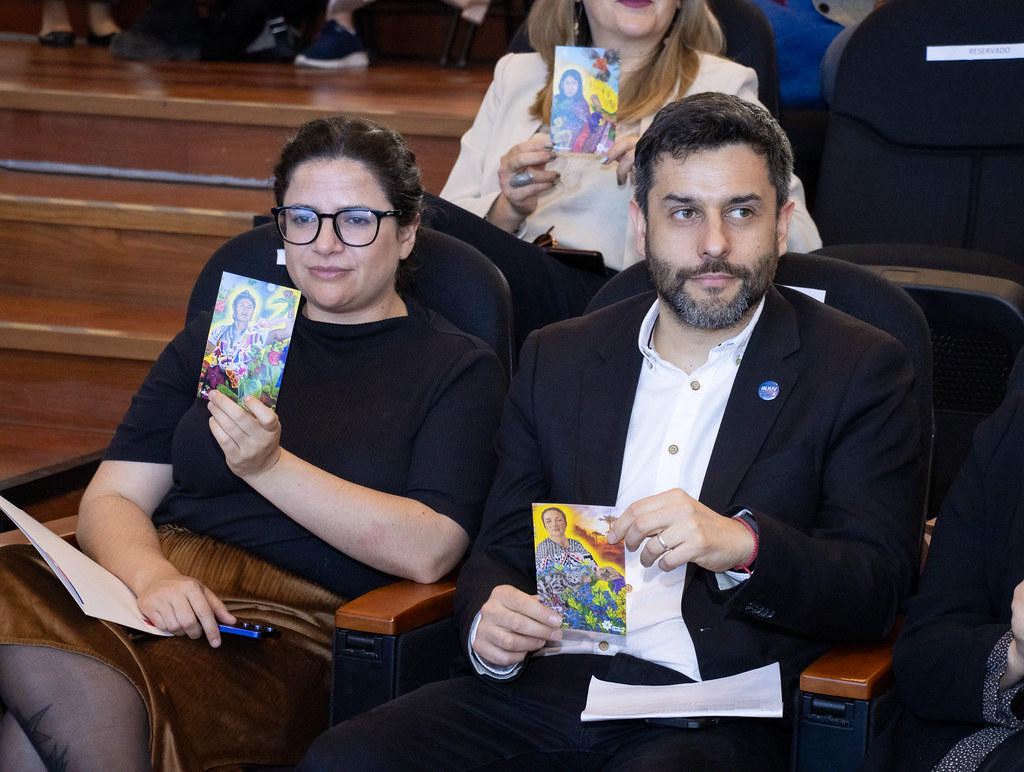 Tras dos semanas de actividades, el voluntariado “Juventudes, Feminismo y Memoria” concluyó en el Espacio Plataforma Cultural del Campus Juan Gómez Millas en una jornada dedicada a destacar el trabajo de sus 20 voluntarias, cierre que contó con la participación de <a href="/MinMujeryEG/">Ministerio de la Mujer y la Equidad de Género</a> 💜