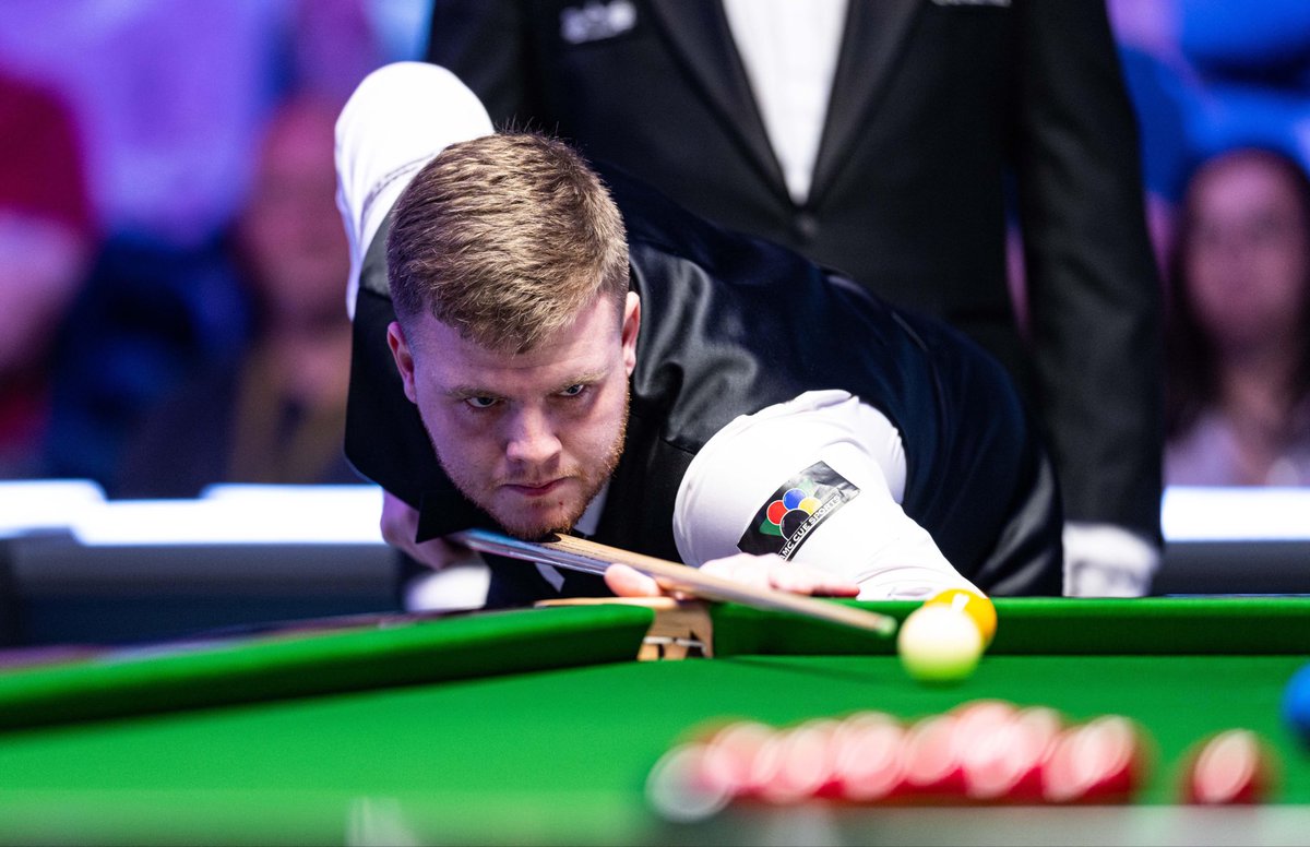 Livesnooker's tweet photo. Aaron Hill continues to impress, beating Barry Hawkins 4-3! 🇮🇪 

#NIOpen https://t.co/CycbNp3HfM