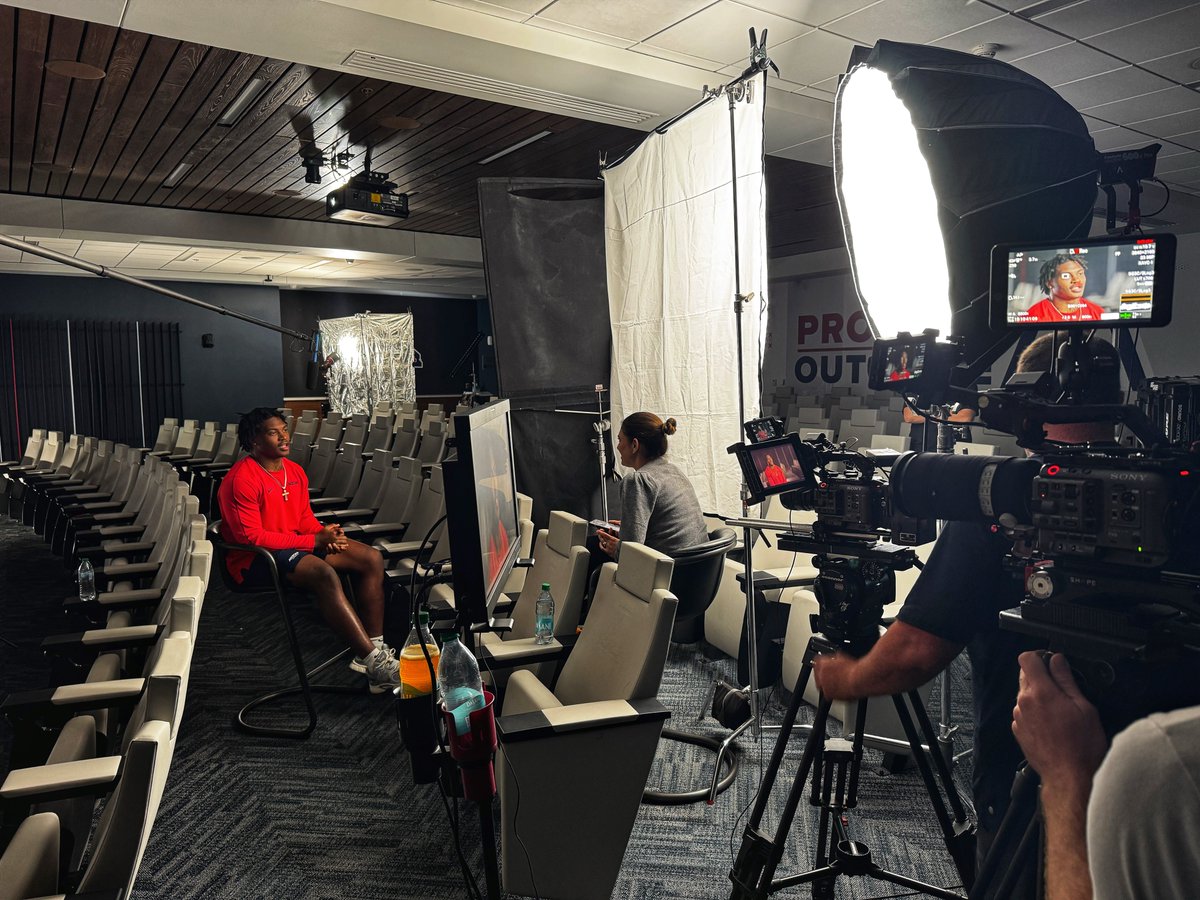 Hmmmmm… what are all these cameras doing here?? 🧐