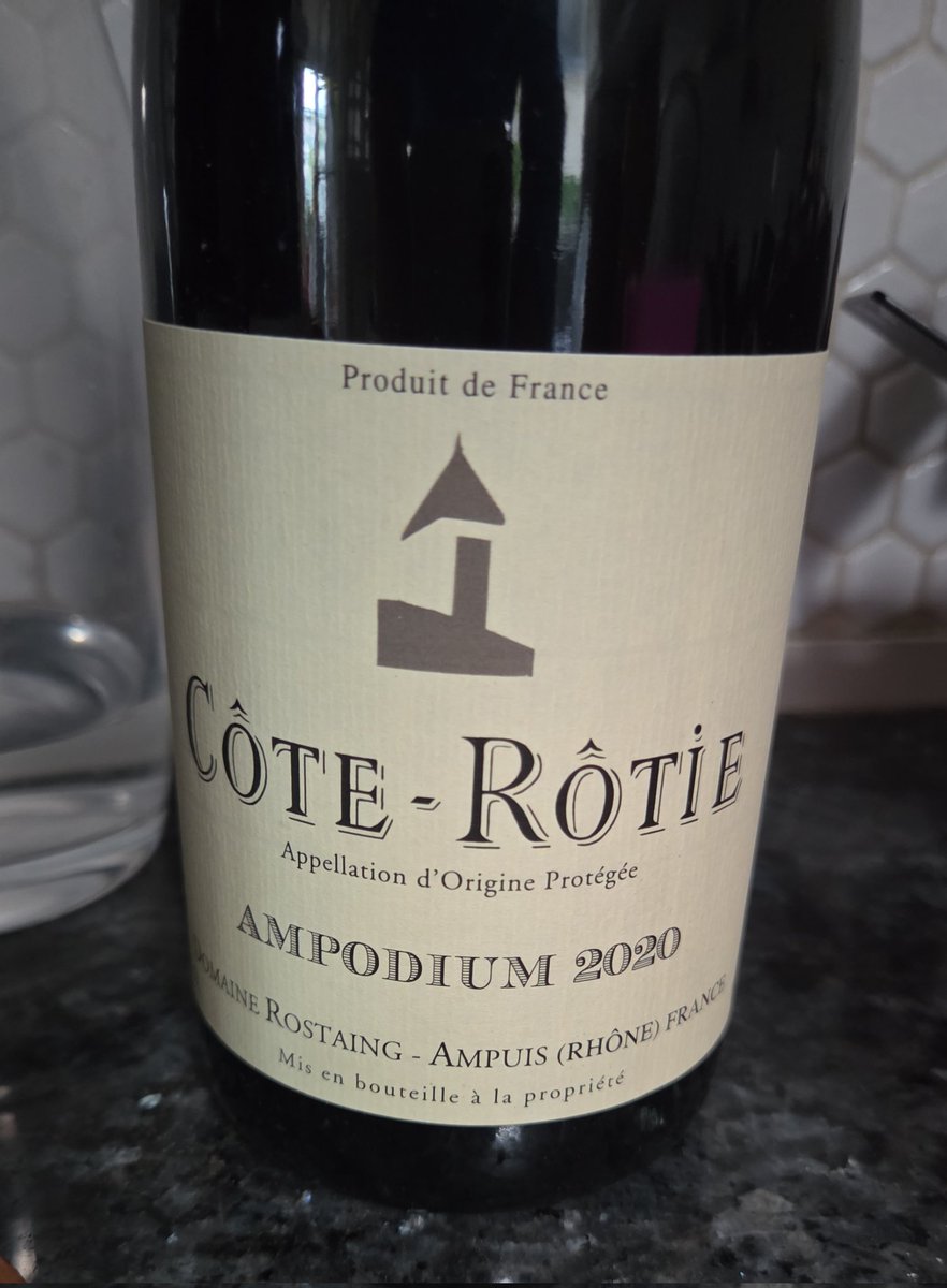 Une Cote Rôtie archétypale. Arômes profonds de poivre. Grande classe.