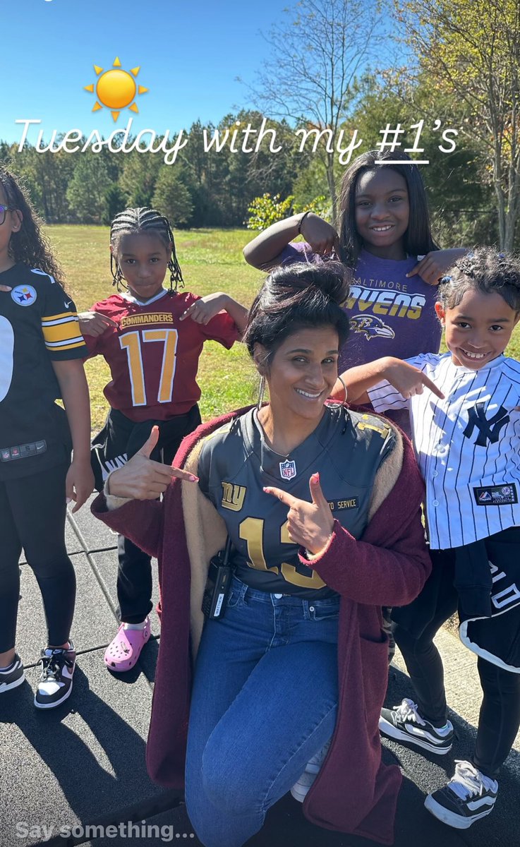 SoniaMatthew2's tweet image. Those moments of JOY during a non-stop day are possible when we pause to embrace them. ❤️#ProudAssistantPrincipal #TeamJerseyDay