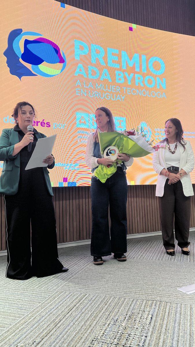 La científica Pilar Moreno es la ganadora del Premio Ada Byron a la Mujer Tecnóloga en Uruguay. ¡Felicitaciones por este reconocimiento!

La ministra de <a href="/MIEM_Uruguay/">MIEM Uruguay</a>, Fernanda Cardona, le hizo entrega del premio. 

¡Gracias a todas las participantes! Hasta una nueva edición 💫