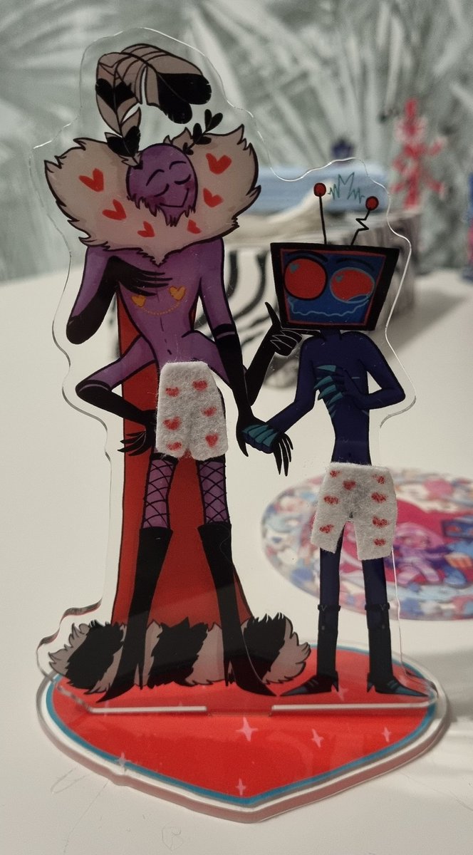 Unfortunately
I had to censor this masterpiece made by <a href="/Charliedzilla/">Charliedzilla 🔜 Akicon Prague</a>
At least as long as I have my social worker lady who visits me 1-2 times per week 😂♥️
But hey, now I can spin Vox's shorts win/win