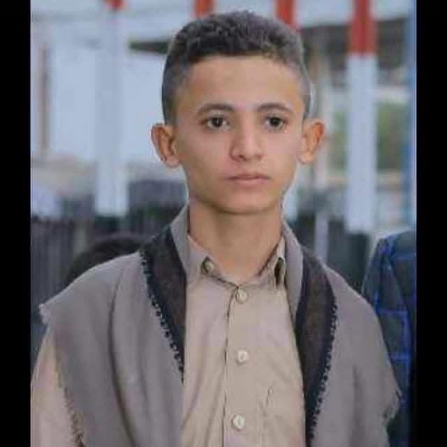 نطالب الجميع بالوقوف مع قضية الطفل مهند السعيدي، فهي ليست قضية فرد، بل قضية شرف

الطفل مهند السعيدي من أسرة بسيطة في محافظة ريمة، خرج إلى صنعاء باحثًا عن لقمة العيش، دون أن يعلم أنه سيقع ضـ حية لوحشٍ بشري لا يخاف الله.

عمل مهند في بوفية، و حاول صاحب البوفية الاعتداء عليه جنسيًا.