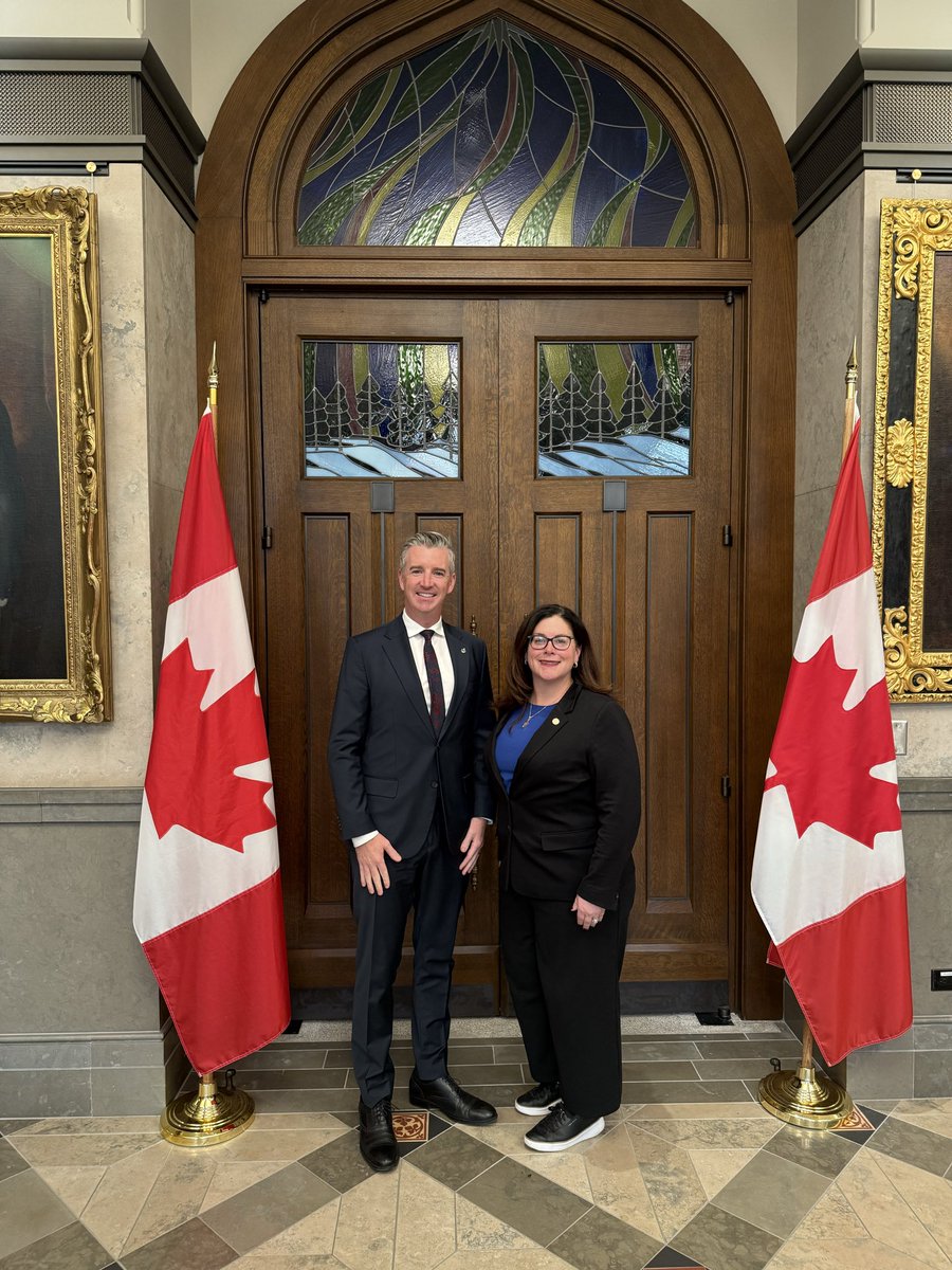 MikeBarrettON's tweet photo. Great to meet with Warden Corinna Smith-Gatcke on Parliament Hill to talk about pressing issues for folks in @Leeds_Grenville.

From housing and infrastructure to paramedic services and strong federal-municipal partnerships.

Working together to get things done for our community. https://t.co/lbmws4YHQN