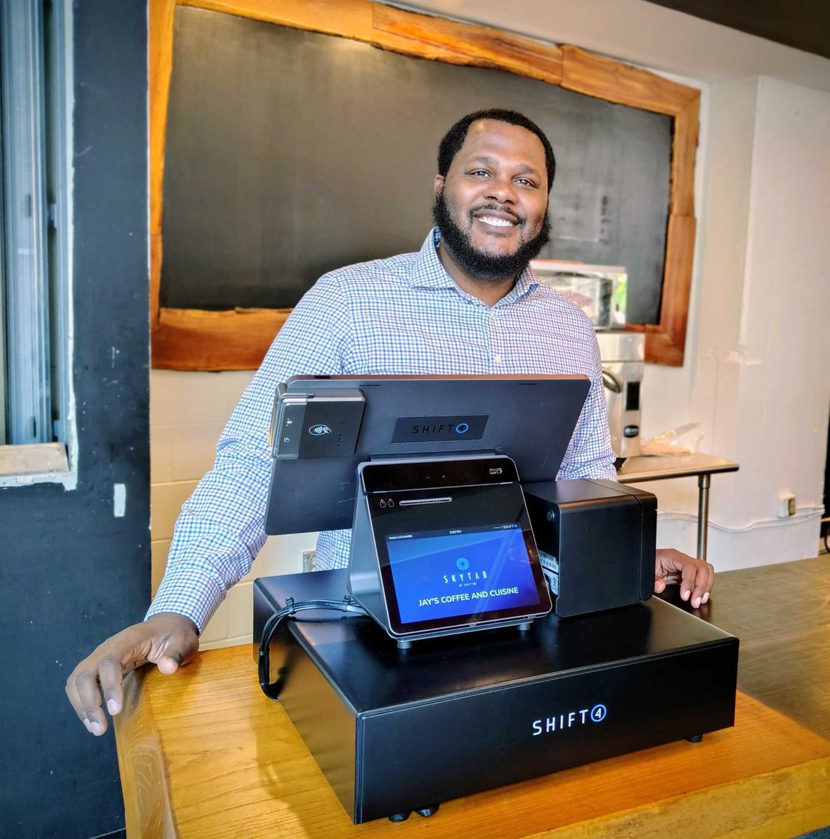 CPando_SkyTab's tweet image. JAYS COFFEE AND CUISINE  is COMMING!– Downtown Memphis’ sleek, modern coffee have in!  Sip a perfectly brewed hot latte 📷 or devour one of their mouthwatering sandwiches &amp;amp; wraps 📷 – every bite is a treat for your belly.  Classy comfort meets downtown energy. Your new favorite…