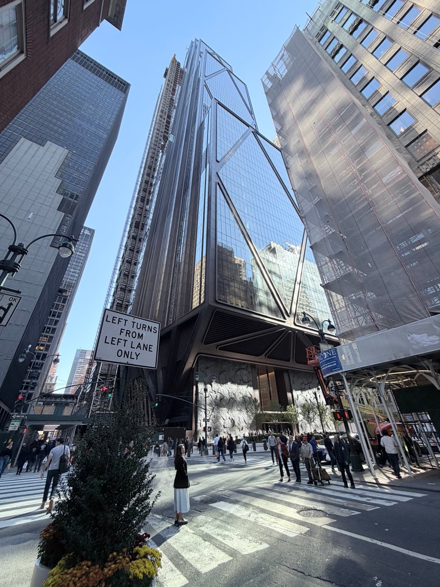 Alberto Bernal (@albertobernalle) on Twitter photo La nueva sede de <a href="/jpmorgan/">J.P. Morgan</a> en NYC. Cemento, acero, tecnología, silicio, diseño, mejor dicho, capitalismo venteado. Demasiado hermoso!! Y ustedes votando por el adicto <a href="/petrogustavo/">Gustavo Petro</a> 🫠🫠🫠🫠🫠#CeroDemagogia La nueva sede de <a href="/jpmorgan/">J.P. Morgan</a> en NYC. Cemento, acero, tecnología, silicio, diseño, mejor dicho, capitalismo venteado. Demasiado hermoso!! Y ustedes votando por el adicto <a href="/petrogustavo/">Gustavo Petro</a> 🫠🫠🫠🫠🫠#CeroDemagogia