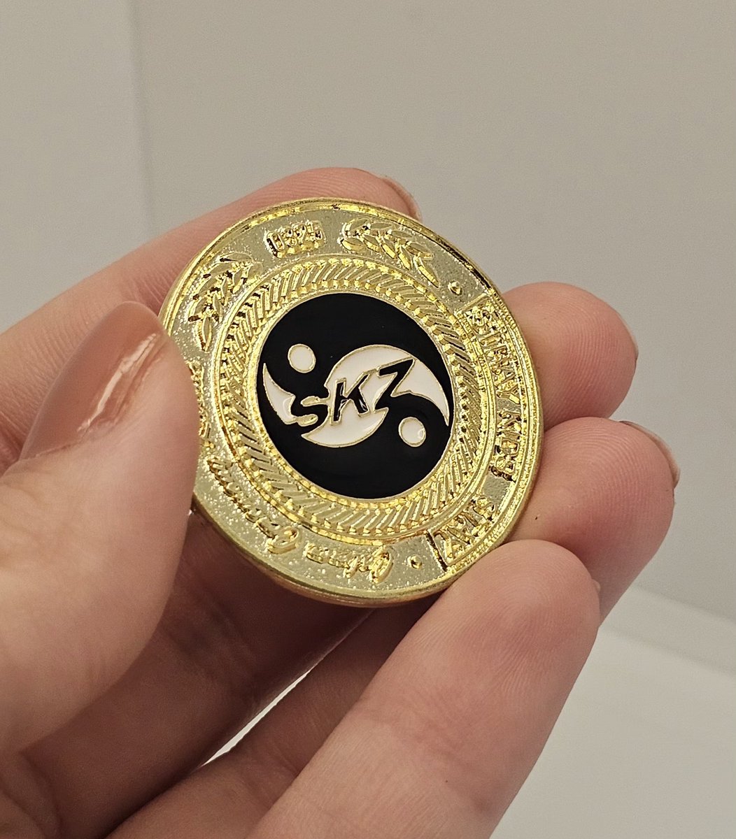 O pin karma já chegou no tiny office! 🙂‍↕️
Vamos fazer o controle de qualidade, embalar, e começar os envios da pré-venda. 

Lembrando que ainda temos ele em estoque. Corre no site pra garantir o teu.

🔗 tinycat.shop