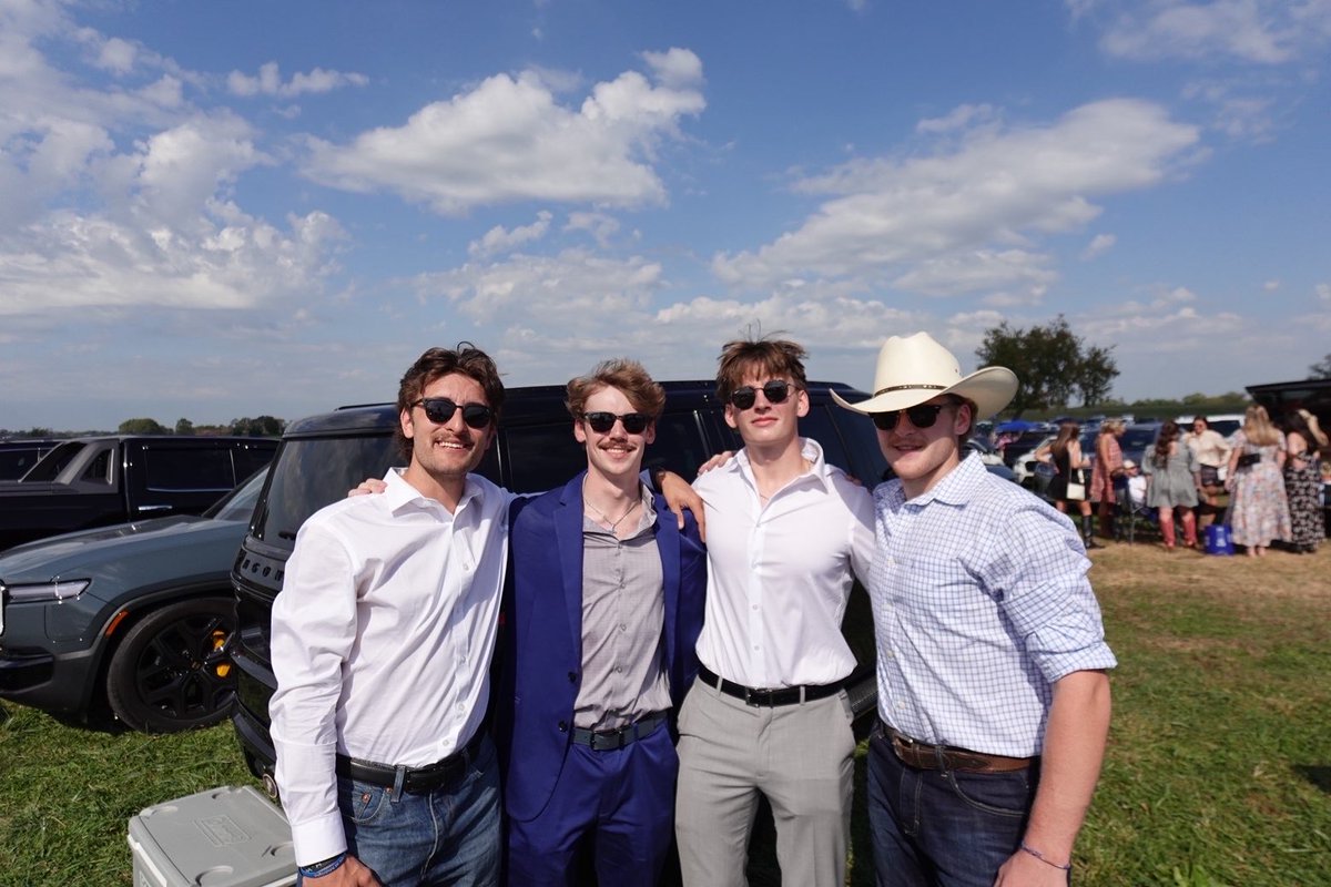 KentuckyHKYClub's tweet photo. 😎 x 🏒 x 🐎

Thank you @shadyrays for your continuous support! The boys enjoyed their time at Keeneland during the bye week, but this weekend we are back for more… #gamedayincoming https://t.co/Efw9GbABOW