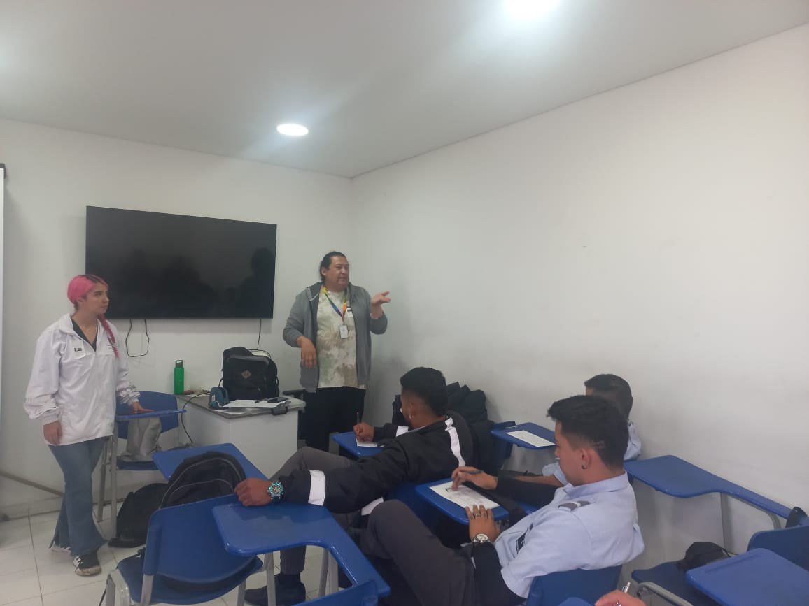 SubLGBTI's tweet image. 🚍✨ Desde la Subdirección para Asuntos LGBTI, en articulación con la @SubRedSurOcci y la Dirección de Derechos Humanos, realizamos un taller vivencial con operadores del SITP.

Un espacio de reflexión y diálogo para fortalecer el compromiso con una atención libre de…