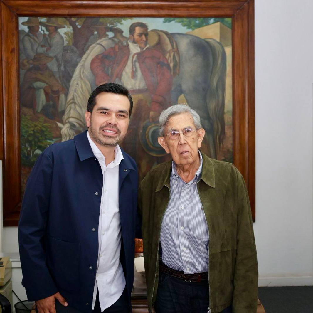 Siempre es un gusto escuchar y platicar con el Ing. Cuauhtémoc Cárdenas: precursor de la democracia en México 🇲🇽 y referente progresista de nuestro país.