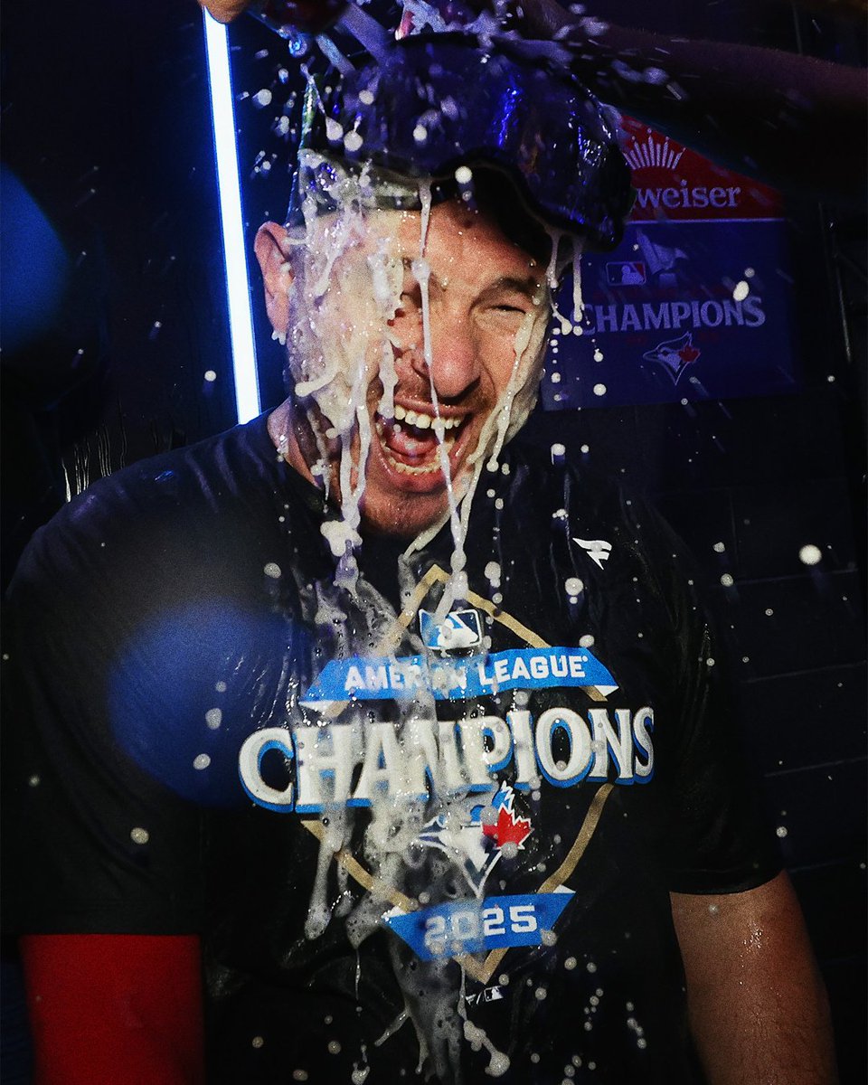 Alejandro Kirk🇲🇽 será el jugador nacido en México número 18 en disputar una Serie Mundial.

Ayudó a los Toronto Blue Jays a llegar a su primera serie por el título en 32 años.

El beisbol mexicano está pasando por un extraordinario momento con miras al Clásico Mundial en marzo de