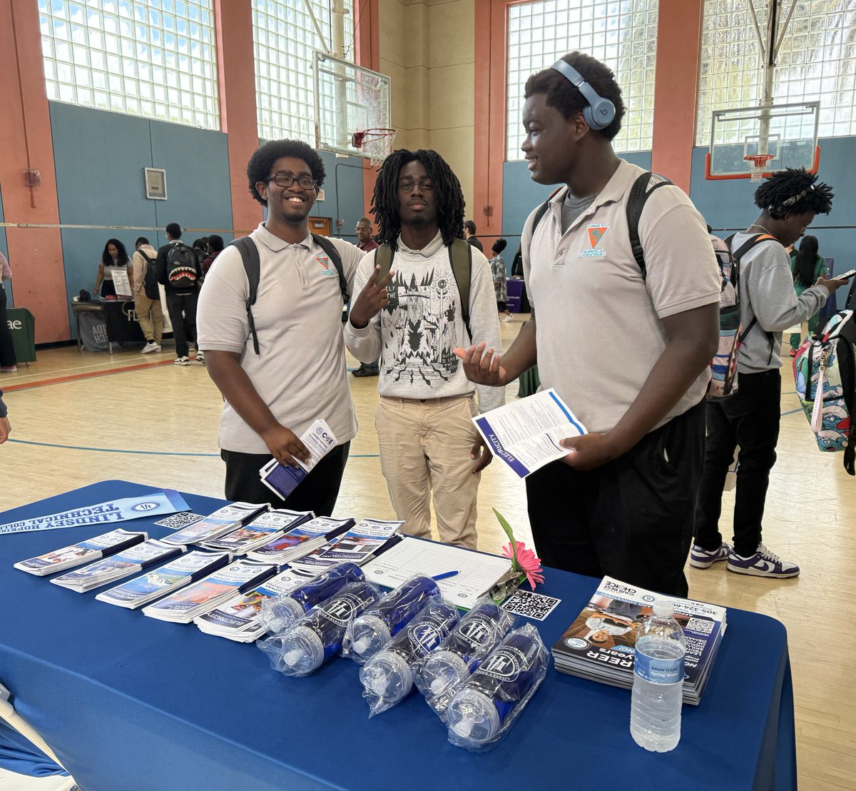 Lindsey_HTC's tweet photo. 💙 A big thank you to @TurnerTechHS @copecenternorth for inviting us to your College Fair! We truly enjoyed connecting with your incredible students and sharing the exciting opportunities available at Lindsey Hopkins Technical College✨��#YourBestChoiceMDCPS #StepUpToSuccess https://t.co/fitjY0od3R