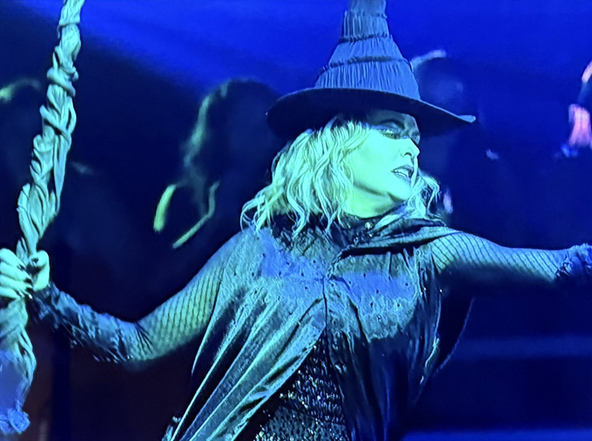 bbfangirlwrld's tweet image. not a single 10 after THIS?? 
#dwts