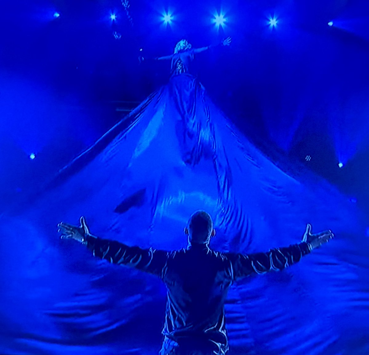 bbfangirlwrld's tweet image. not a single 10 after THIS?? 
#dwts