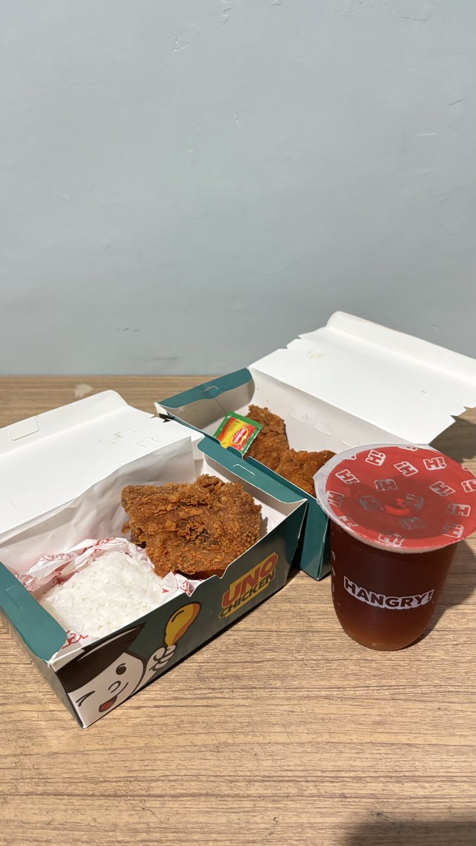 Karena hujan ga kunjung reda, sarapan pagi tadi cobain yg pedes biar tubuh makin anget. ✨

Siapa disini yg pecinta makanan pedas?