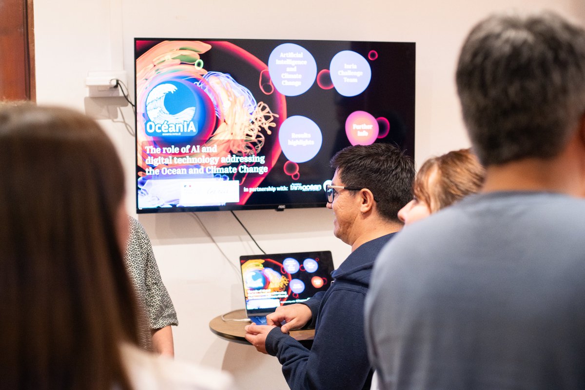 inria_chile's tweet image. ¡Dimos cierre a la @FeteScience en 🇨🇱! 
Junto al @institutfran, cerramos 2 semanas de la @FeteScience en 🇨🇱 Realizamos la mesa redonda “IA y riesgos naturales” seguido de presentaciones de los proyectos TsunamiLab, OcéanIA, FrostForecast y Vendimia 5.0 👉🏻 bit.ly/4nd6iKp