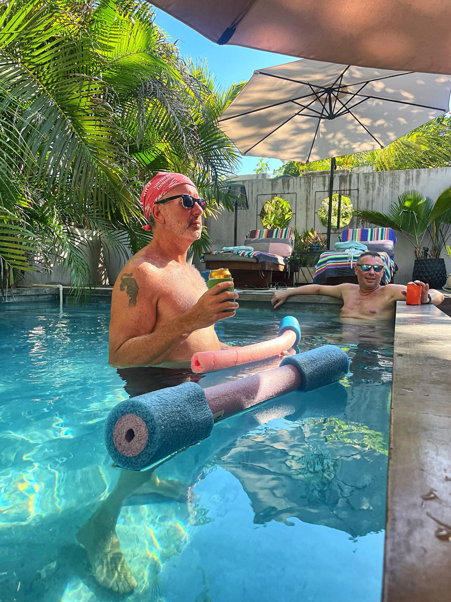 LOTECUATRO's tweet photo. Winter is coming !!! Come and enjoy the sun at LOTE4 !!! 
https://t.co/uPGLxDwCmr

#Mexico #PlayaDelCarmen #escapewinter #rivieramaya #gayhotel #lgbthotel #gaytravel #lgbtqmexico #gaymexico https://t.co/7knwoHR7UC