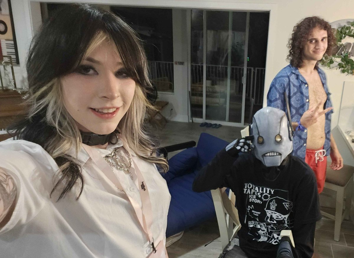 eggbotnic's tweet image. Some other TwitchCon aftermath pics with my buddies 🤖🔪
