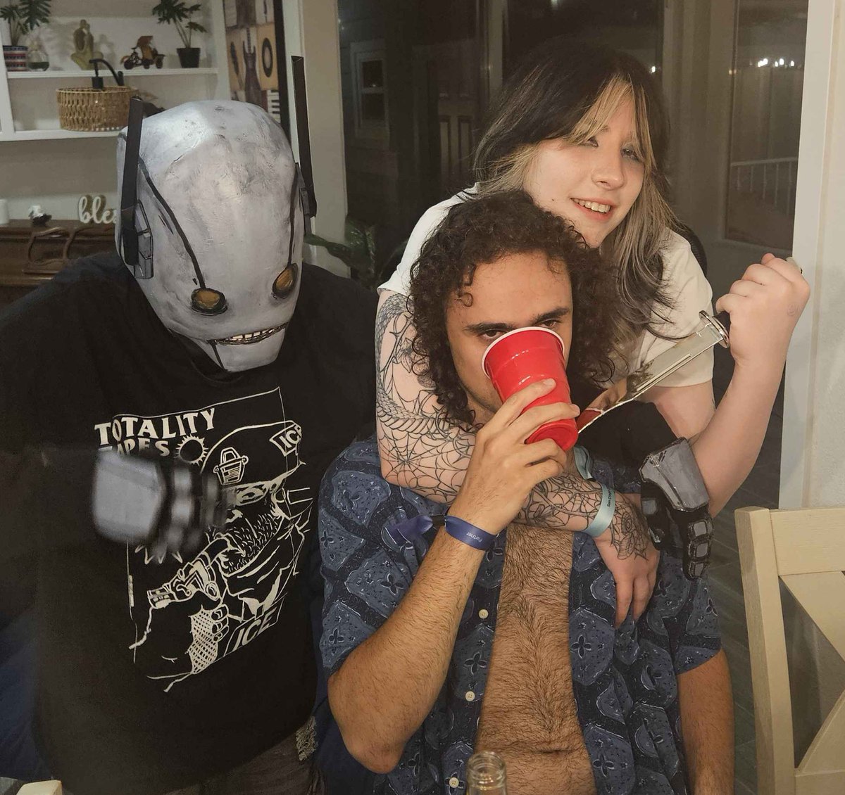 eggbotnic's tweet image. Some other TwitchCon aftermath pics with my buddies 🤖🔪