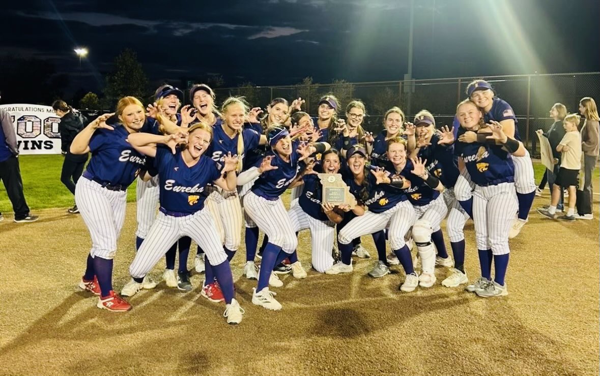 TeresaHutch12's tweet image. 🏆 MSHSAA Class 5 District 2 Champions! 🥎
Hard work, teamwork, and grit paid off. On to sectionals!
So proud of our team! 💜
@EHSmoSoftball 
@ejonesrockchalk 
@SelectFP_Backs