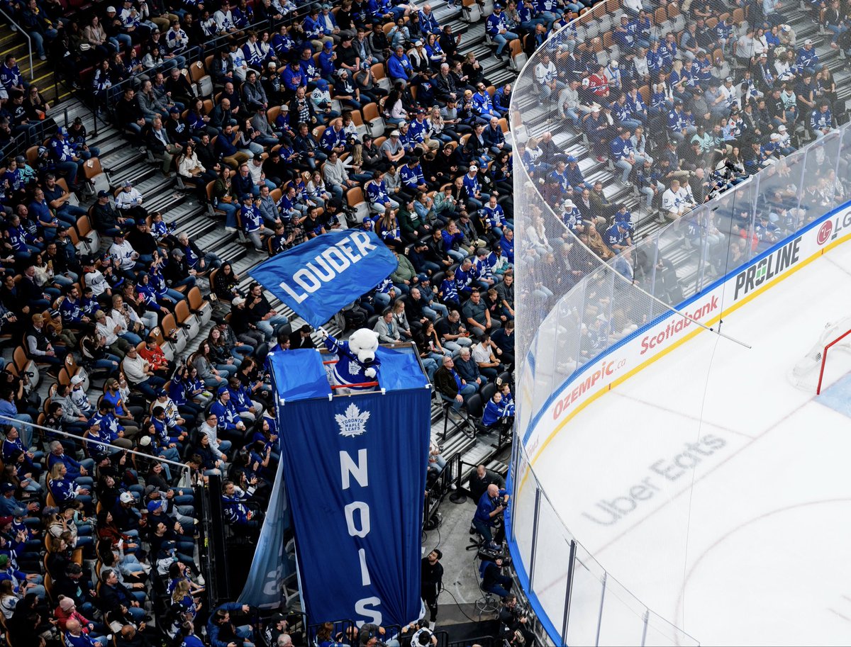 CarltonTheBear's tweet image. What a view!

#Leafs #LeafsForever #NHL