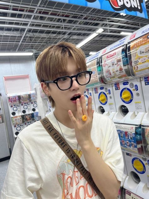 #청춘영화장면같은_리우의생일
#Our_RIWOO_

내 링자님 생일 축하해