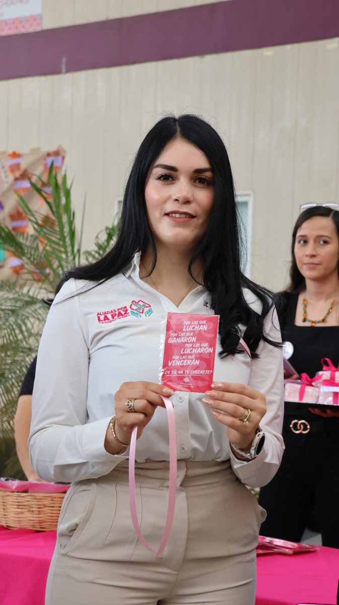 El voluntariado “Aliadas por la Paz y la Seguridad del Pueblo” de la Secretaría de Seguridad del Pueblo, que preside la licenciada Sobeida de Aparicio, asistió a la Ceremonia de Conformación del Voluntariado CECyTECH–TBC, presidido por la maestra Farah Olguín Navarrete.