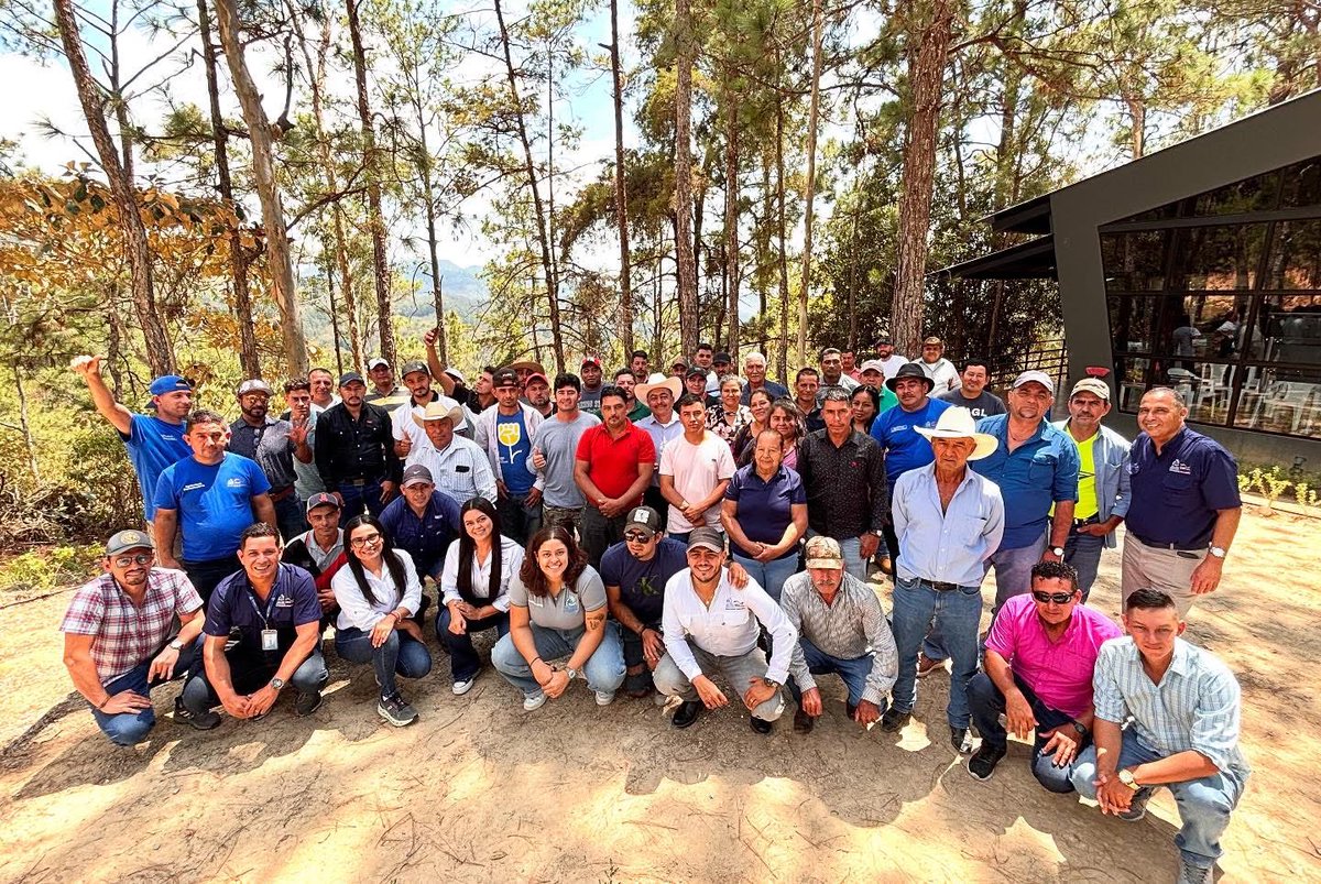 🌱 Agricultores demostradores: aliados estratégicos del proceso hacia una agricultura más sostenible y resiliente en la región Trifinio.
<a href="/KfW_en_CA/">KfW Centroamerica</a>