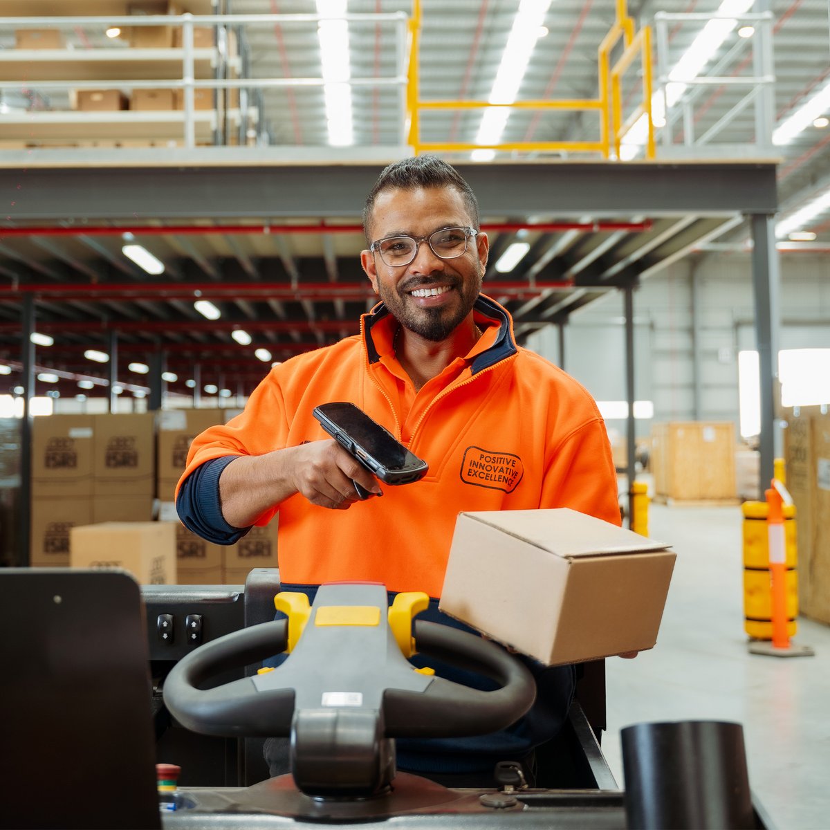 bdynamiclog's tweet image. Scanning success in motion! ⚡
Behind every smooth delivery is a team that loves what they do and it shows in every scan, pick, and pack.
At B dynamic Logistics, we make logistics look easy (but it’s our people who make it happen).