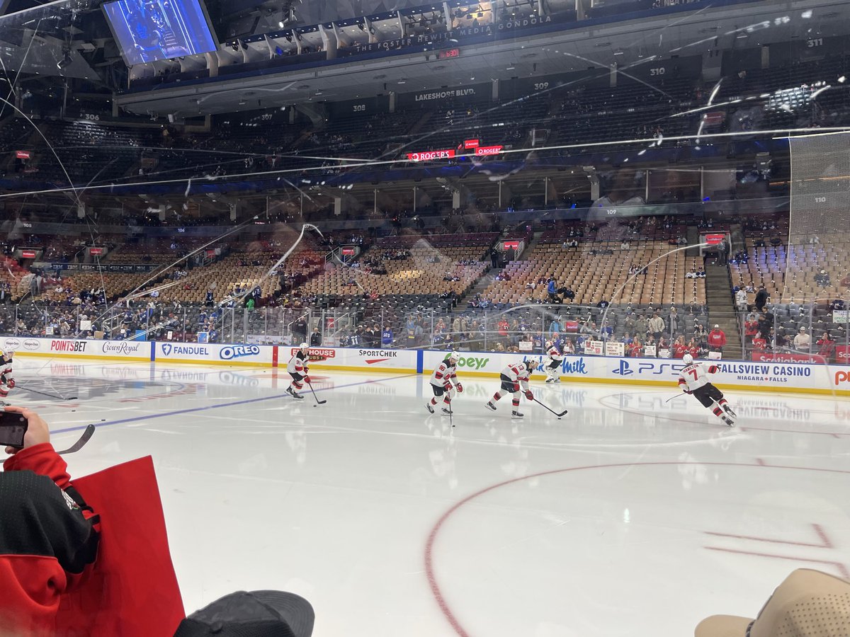 hannahmadison05's tweet photo. hi friends <3 @NJDevils #njdevils https://t.co/db9VDG8ZGz