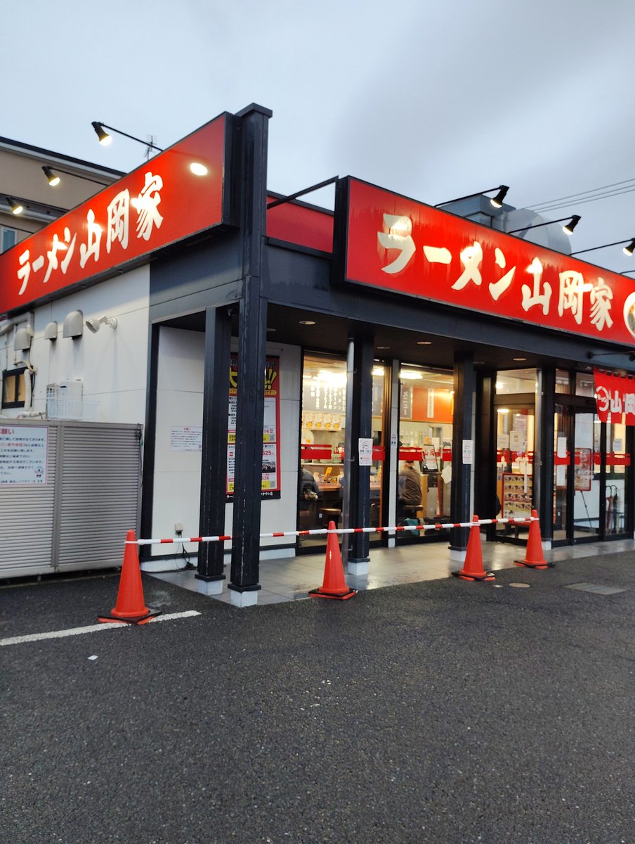 masmi1965's tweet image. ラーメン山岡家 越谷レイクタウン店
特製味噌ねぎラーメンに半ライスを頂きました😋
朝６時から混でますね！御馳走様でした🙇‍♂
048-999-6636
埼玉県越谷市レイクタウン2-15-1 
tabelog.com/saitama/A1102/…
#朝ラーメン 
#麺活 
#ラー活 
#山岡家 
#特製味噌