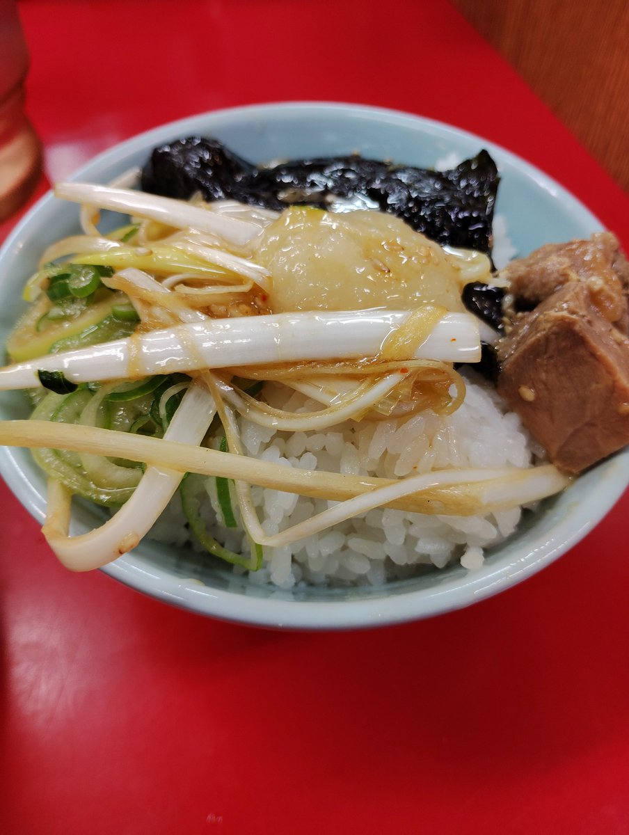 masmi1965's tweet image. ラーメン山岡家 越谷レイクタウン店
特製味噌ねぎラーメンに半ライスを頂きました😋
朝６時から混でますね！御馳走様でした🙇‍♂
048-999-6636
埼玉県越谷市レイクタウン2-15-1 
tabelog.com/saitama/A1102/…
#朝ラーメン 
#麺活 
#ラー活 
#山岡家 
#特製味噌