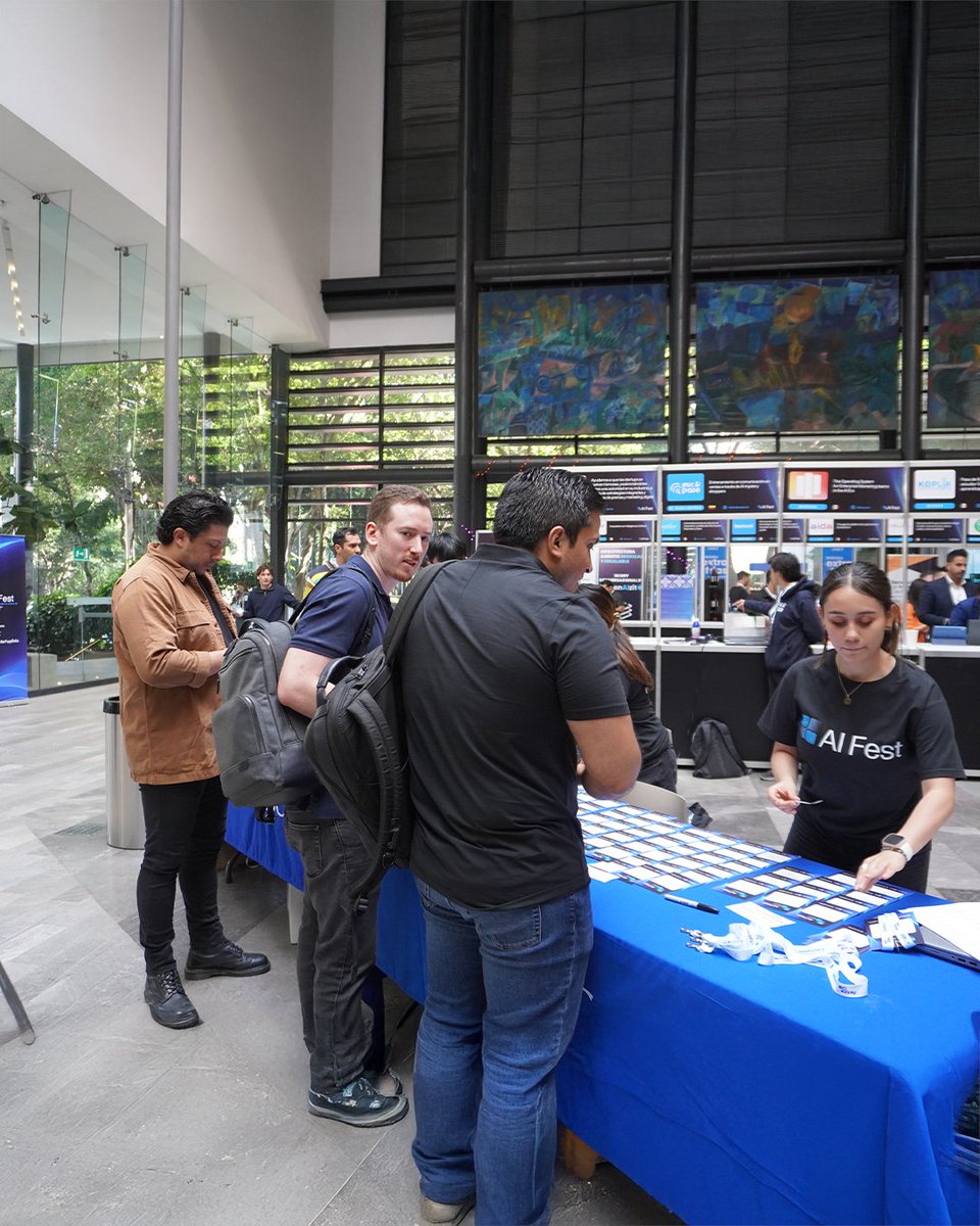 🌎🤖 México se consolida como el epicentro de la innovación en IA

La Escuela Bancaria y Comercial de México fue sede del AI Fest, uno de los encuentros más influyentes de la <a href="/MexicoTechWeek/">Mexico Tech Week</a>, donde más de 1,000 asistentes, entre inversionistas, emprendedores y líderes