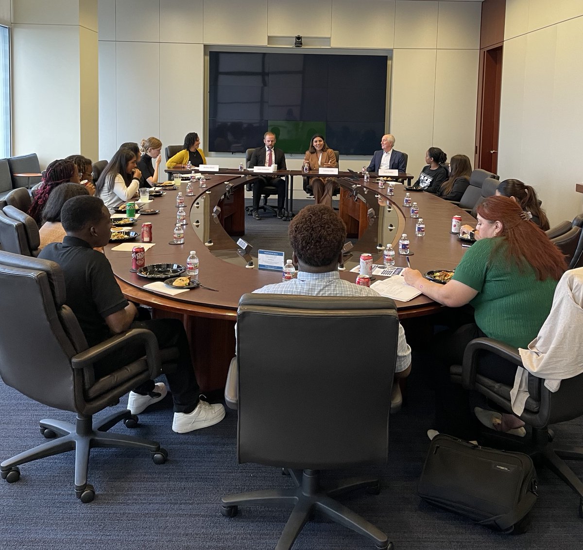 It was great hosting students from the High School for Law and Justice for a lunch panel at our office. Through our partnership with Momentum Education’s pipeline program, we are able to expose students to different career options in the legal industry.