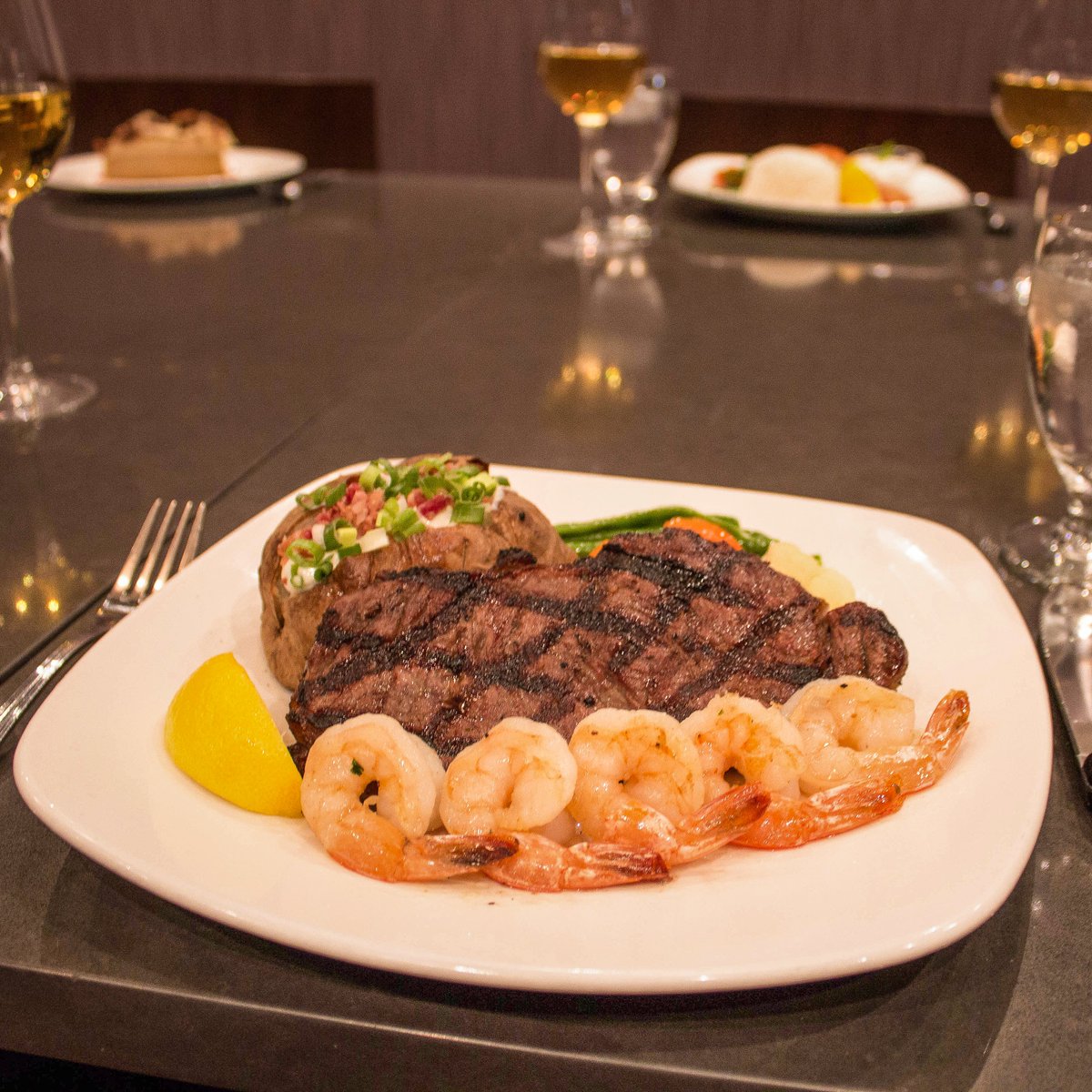 NEW YORK STEAK 9 oz 🥩 - Alberta beef striploin, seasonal vegetables, and a baked potato. Add sauteed shrimp!

Available daily at Mid City Grill and <a href="/Cellys_StAlbert/">Celly's Sports Bar & Lounge St. Albert</a>.