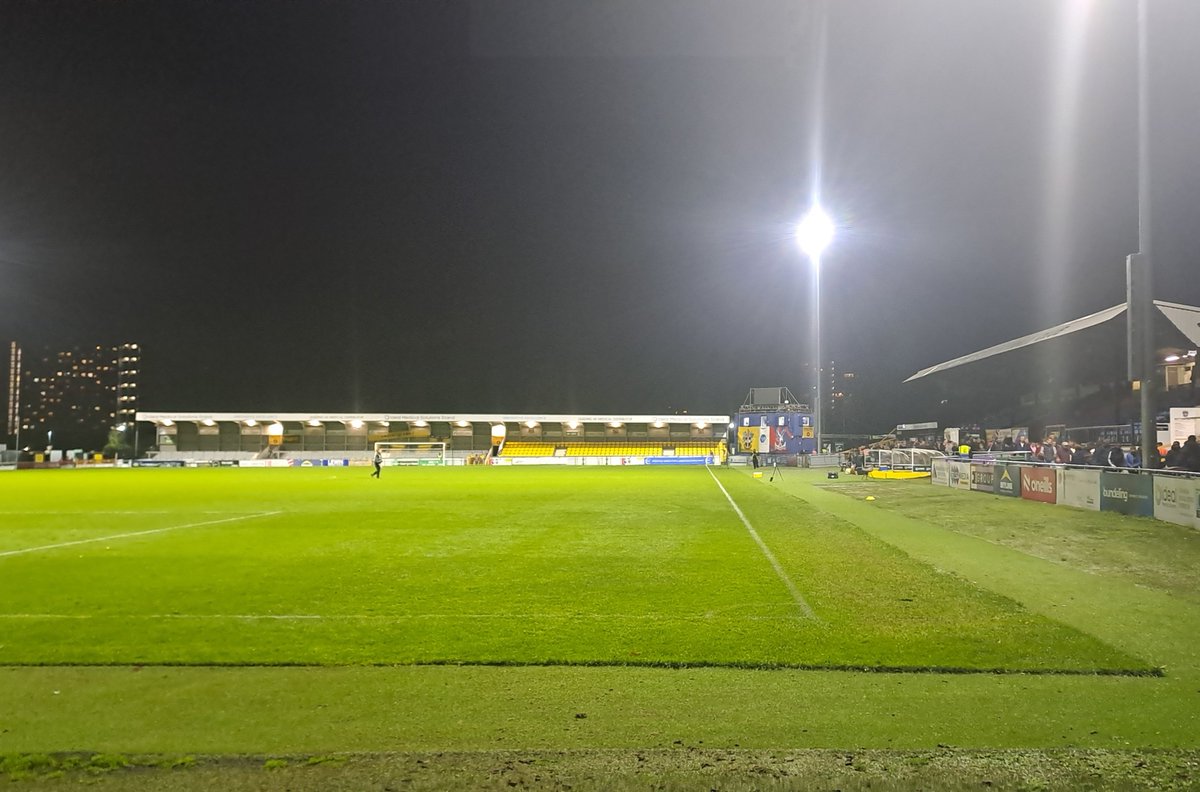 Sutton v West Ham U21 3:3 (2:4 n.E.)

Sinnlose Pokalwettbewerbe werden durch ein Elferschießen nach Unentschieden in der Gruppenphase immerhin unterhaltsamer.

Sutton bleibt ein sehr sympathischer Ground, Stimmung aber gleich Null

WHU-Talente Golambeckis &amp; Adiele haben Potenzial