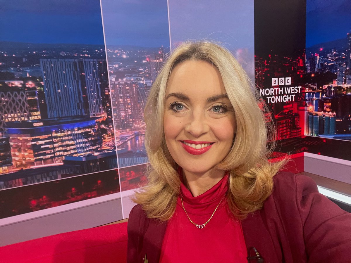 It’s a red on red in red night! We’ve had a couple of technical difficulties tonight. But we kept calm and worked fast and made it to air with no one (hopefully) guessing! The joys of Live TV! <a href="/BBCNews/">BBC News (UK)</a>
