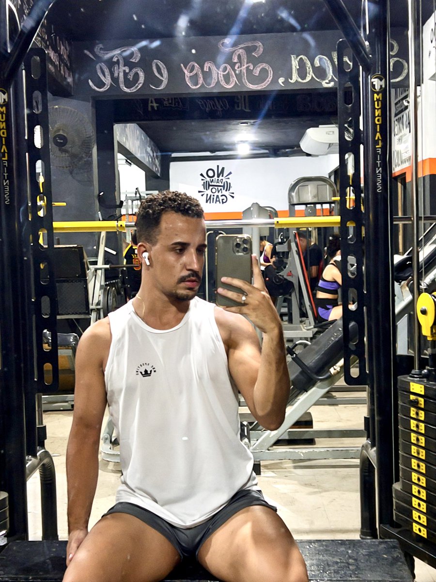 melhor coisa que eu fiz esse ano foi ter entrado para a academia 💪🏽🏋🏼‍♂️