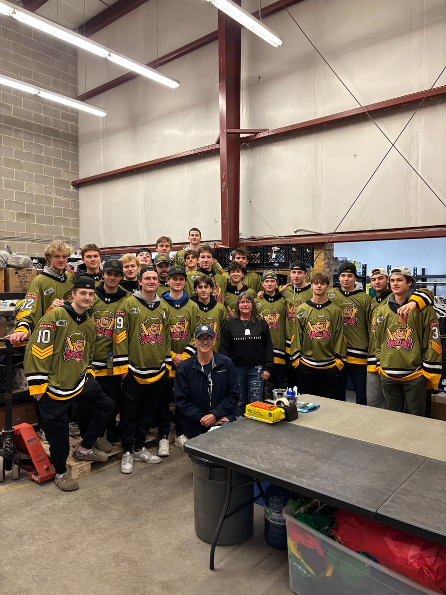 nbfoodbank's tweet image. 💚 Thank you to the Troops for lending a hand today and for your ongoing support of the North Bay Food Bank! Your teamwork and community spirit make a real difference, both on and off the ice. 🥫🏒
#northbayfoodbank #CommunityStrong #hockey #battalion #supportlocal #northbay