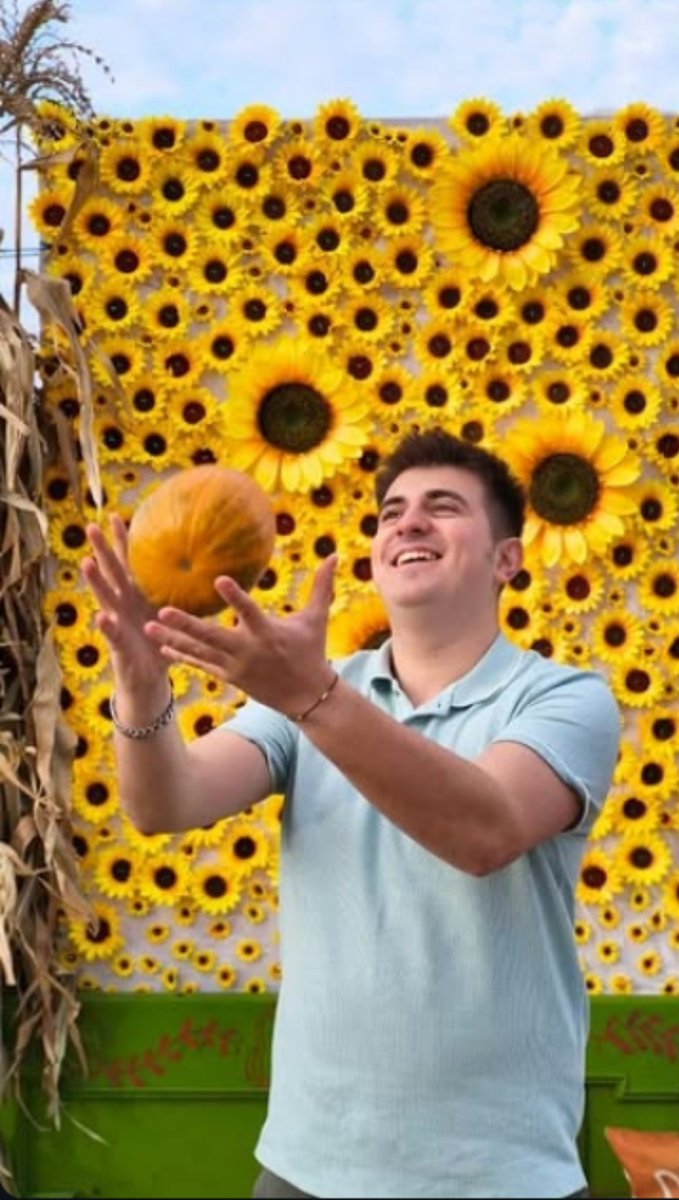 Autumn skies and pumpkin pies.
#Dralex