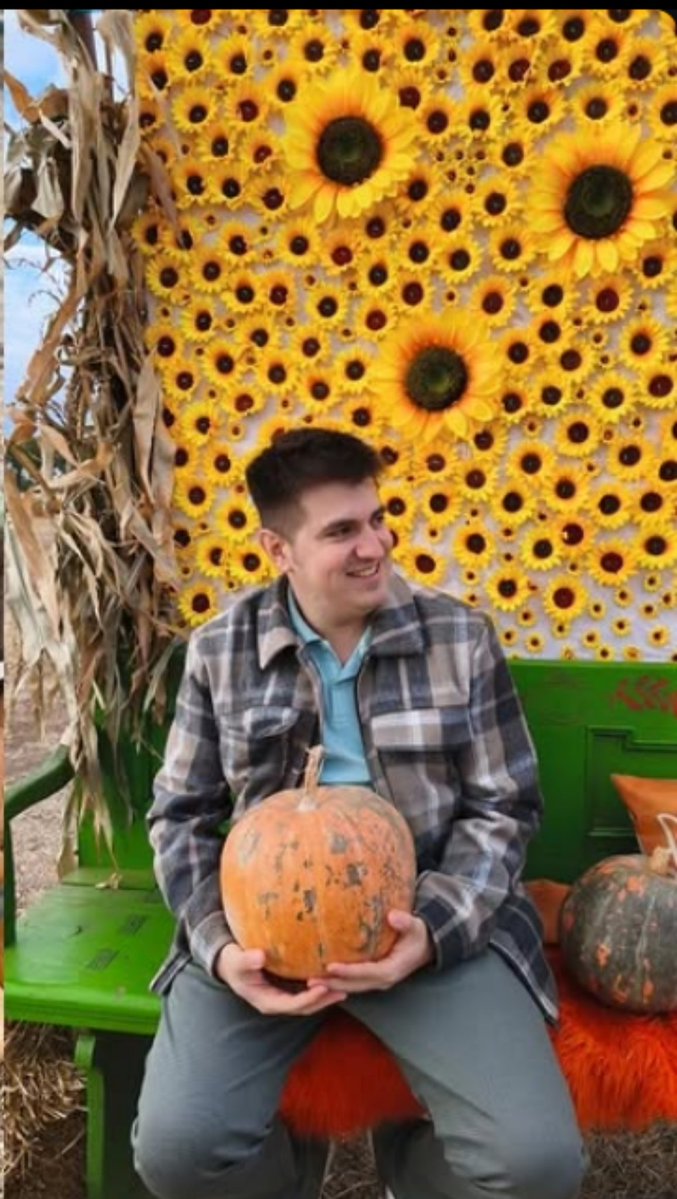 Autumn skies and pumpkin pies.
#Dralex