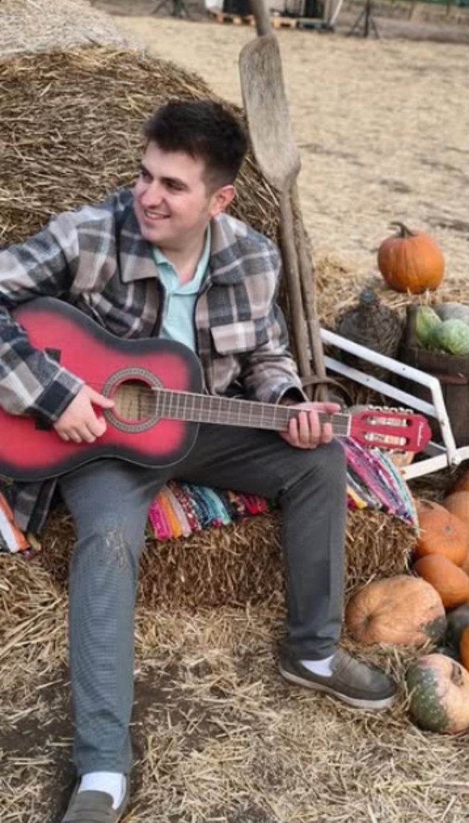 Autumn skies and pumpkin pies.
#Dralex