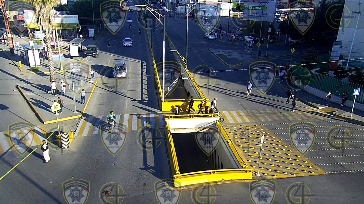 SSPCSLP's tweet image. ⚪️🔵 #ReporteVial 🚨#VialidadSLP 

⚠️Actualización 

✔️Se libera en su totalidad la circulación vehicular en Salvador Nava Mtz., ambos sentidos 

✔️Se libera av. Chapultepec y circuito Potosí 

✔️Se liberan inmediaciones de la Facultad de Economía 

⛔️Permanecen cierres en…