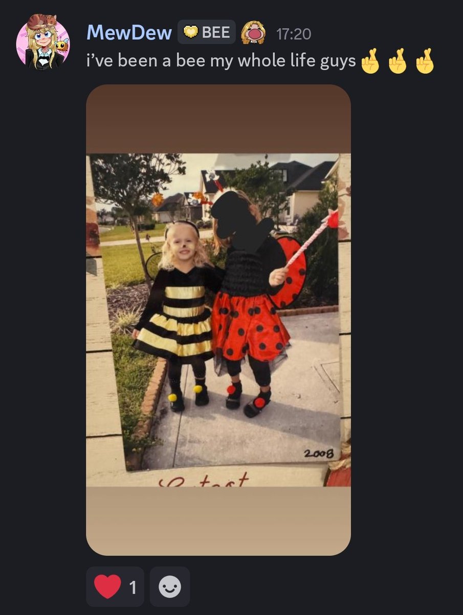 Mew siempre fue una abejita 🐝🐝🐝