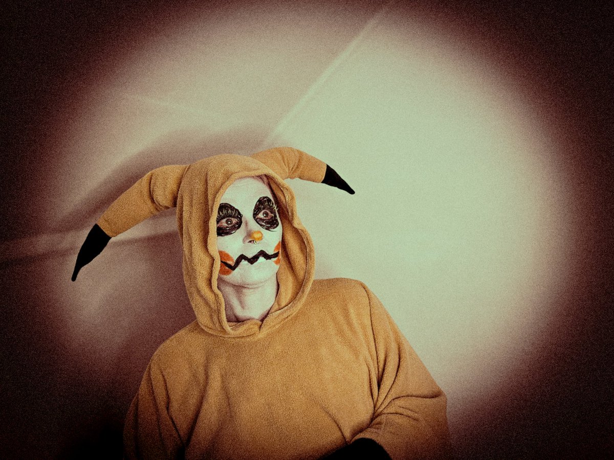 Here are some more photos of me in Mimikyu mode. I hope you like them. 😁