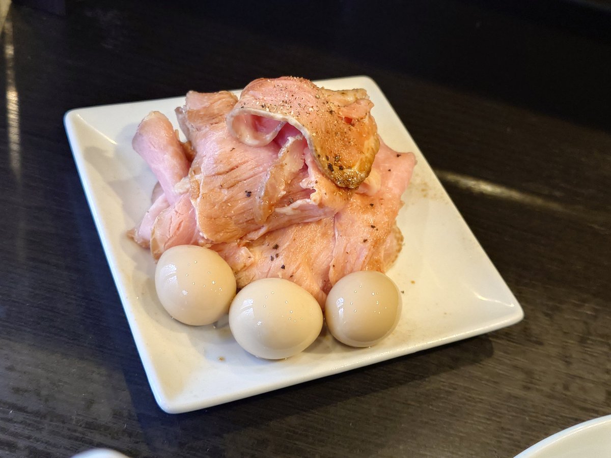 丿貫@弘明寺さま
濃厚牡蠣と生海苔の蕎麦
肉増し
うずら

牡蠣がちょー濃厚なスープ旨し😎
生海苔の塩味もパンチ力アップ😍
麺との相性抜群◎
肉、うずらも牡蠣スープと合わせると旨さ増し増し🤩
本日も完飲完食です😎

#丿貫
#煮干ラーメン
#ラーメン
#横浜グルメ
#弘明寺
#ラーメン食べたい
